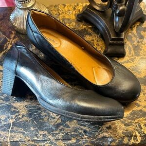 Vintage Woman’s Thom Mcan Black Leather Comfort slip On Pumps